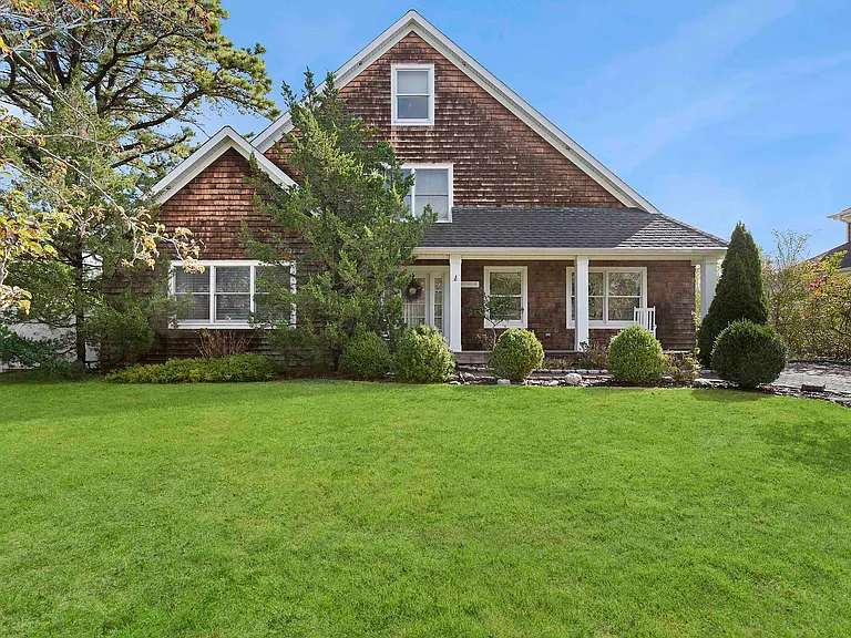 23 Whiting Rd — Photo 1