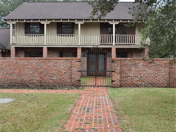 3rd image of 3930 Bayou Blvd