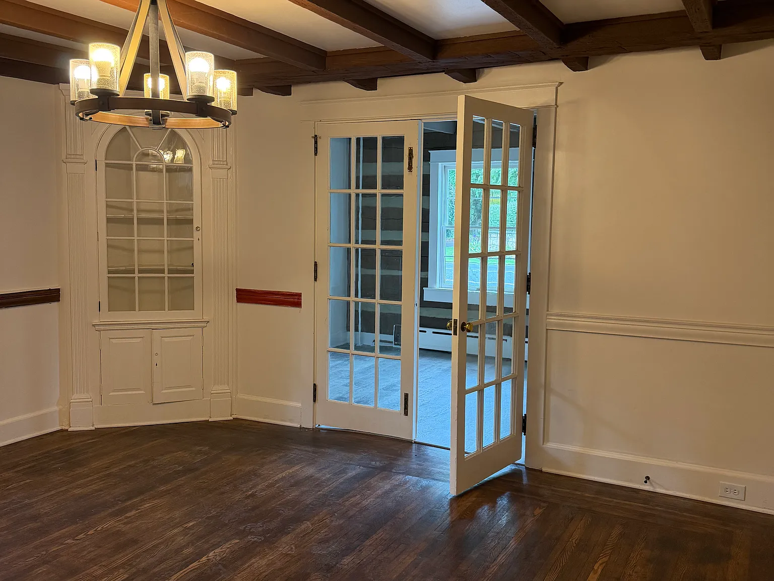 6 bed, 3488 sqft, $3,495 — Photo 2