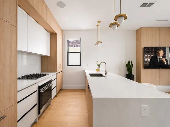 4828 Albert St #1, Burnaby, BC V5C 2H3