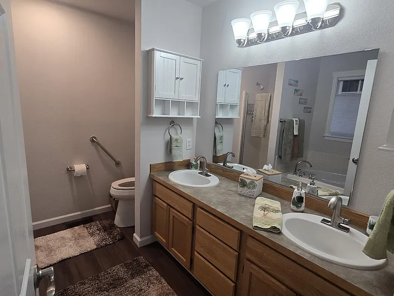Bdrm 1 (Bath 1, incl SEPARATE Shower and Tub)
