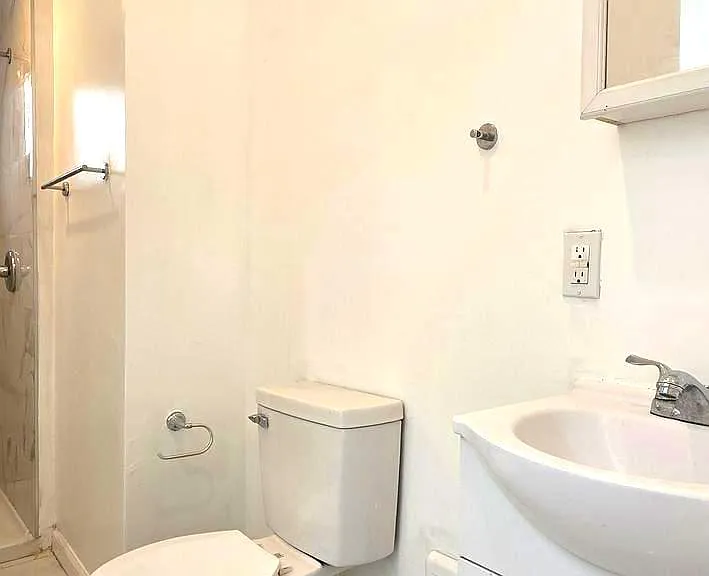 6233 Chew Ave — Photo 8