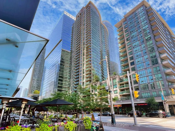 30 Grand Trunk Cres, Toronto, ON