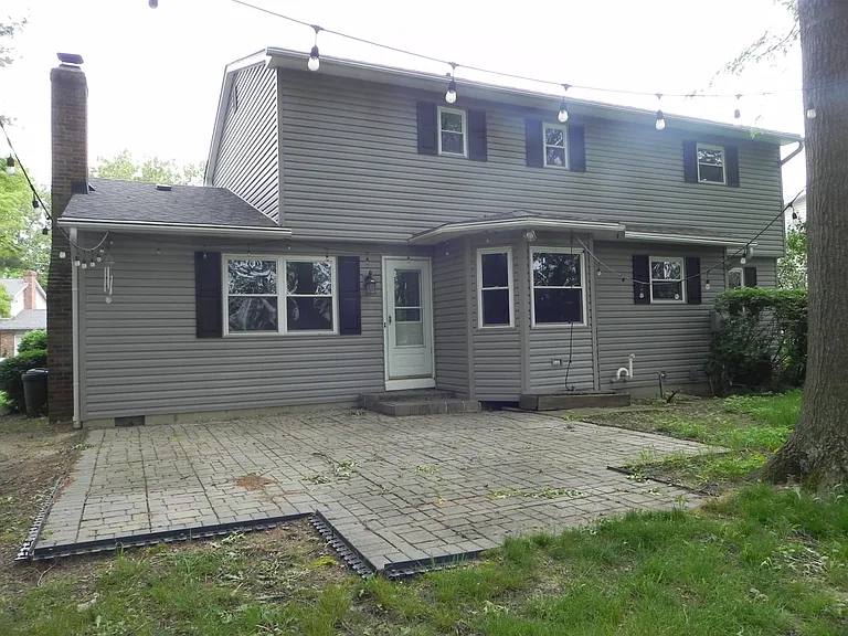 895 E College Ave — Photo 2