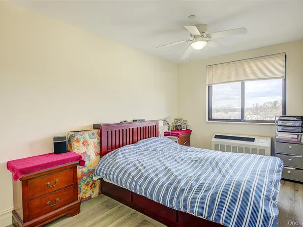 135-46 Grand Central Parkway South Sr image 10 of 17