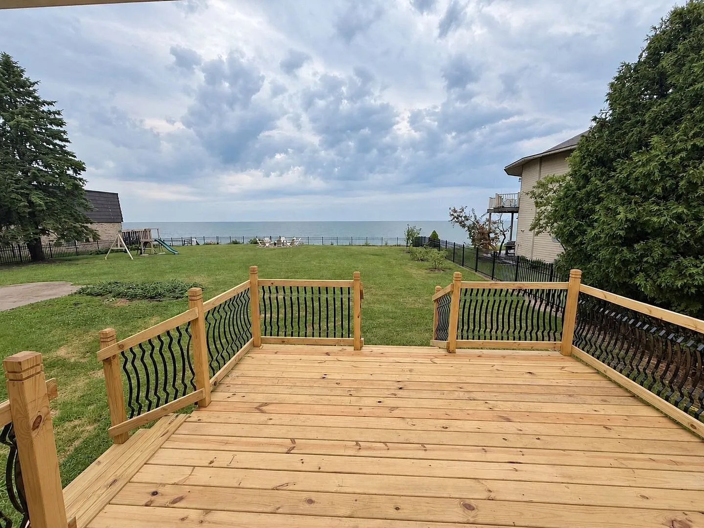 Lakefront Living with Lake Erie Views — Photo 2