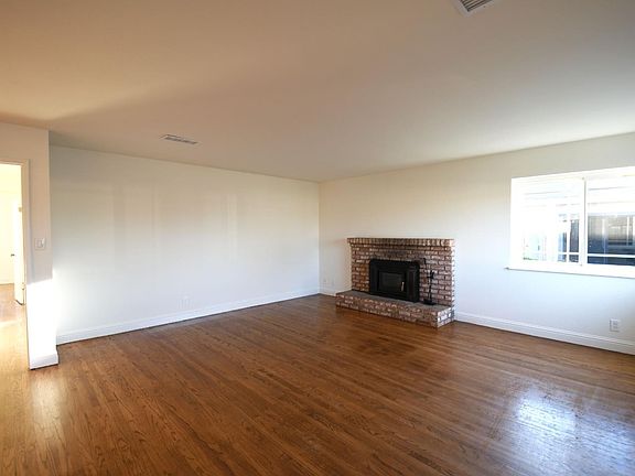 3rd image of 522 E Alvin Dr