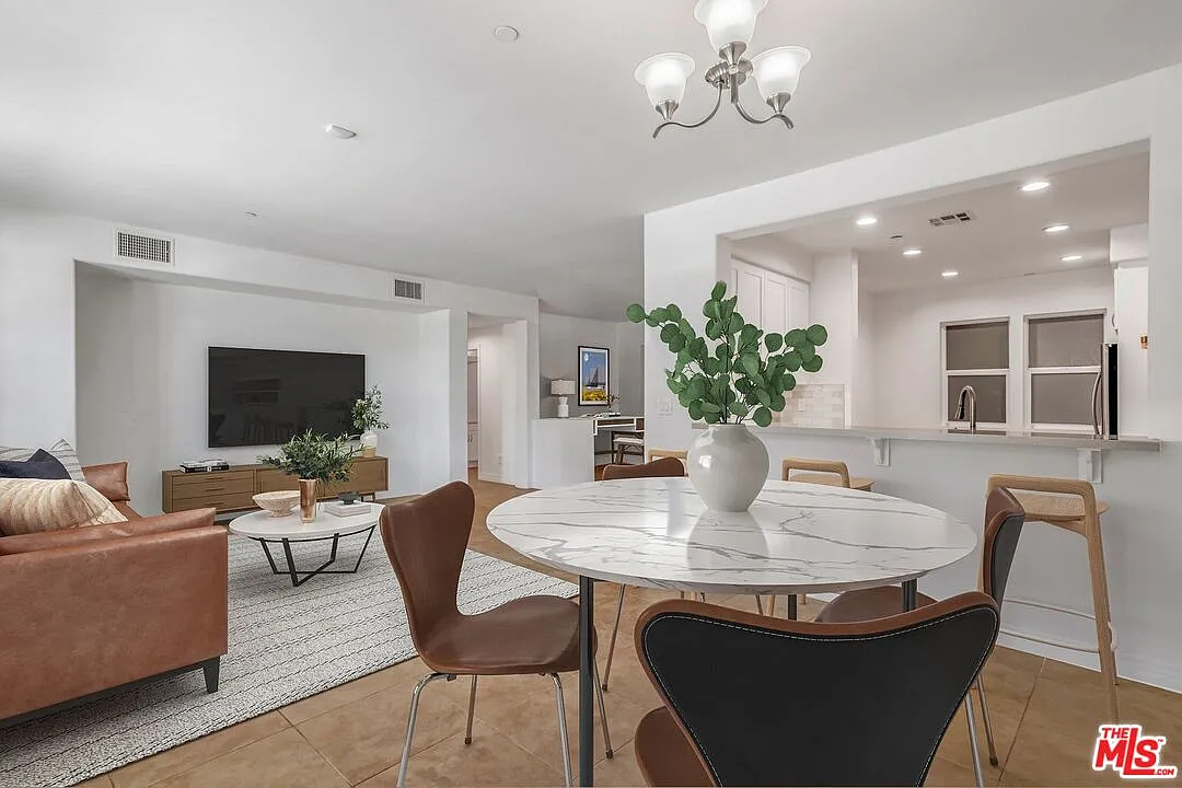 2 bed, 2.0 bath, 1510 sqft, $6,000 — Photo 2
