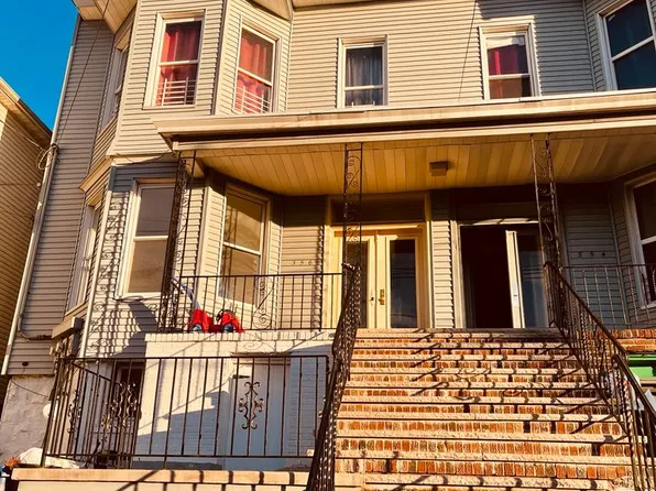 356 Liberty Avenue image 1 of 16