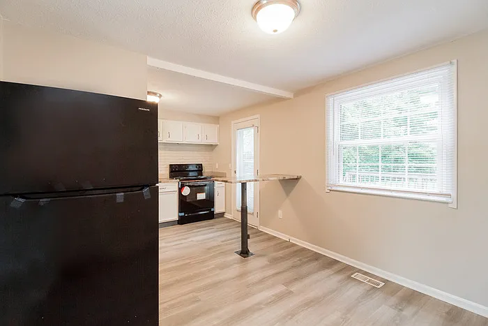 608 Jeffery Ct — Photo 4