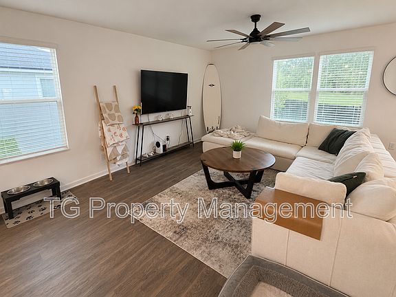 5th image of 348 Orellana Rd