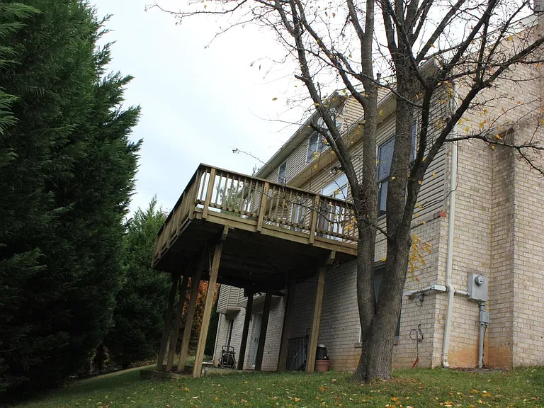 10006 Manor Pl — Photo 17