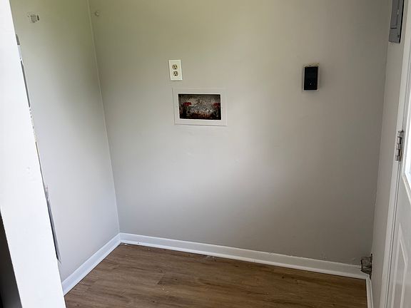 5th image of 203 Rosemarie Dr