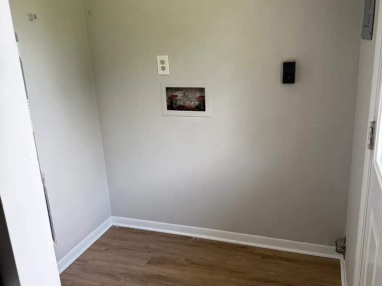 203 Rosemarie Dr — Photo 5