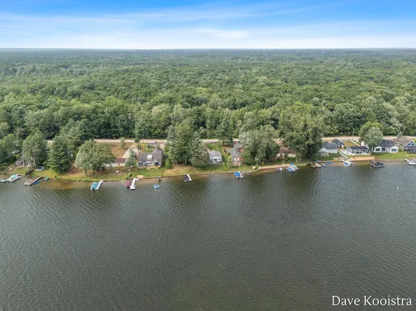 17281 E Suwanee Trl, Howard City, MI 49329