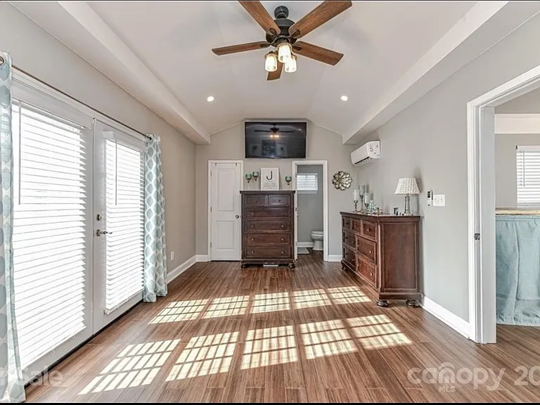 1632 Academy St — Photo 8
