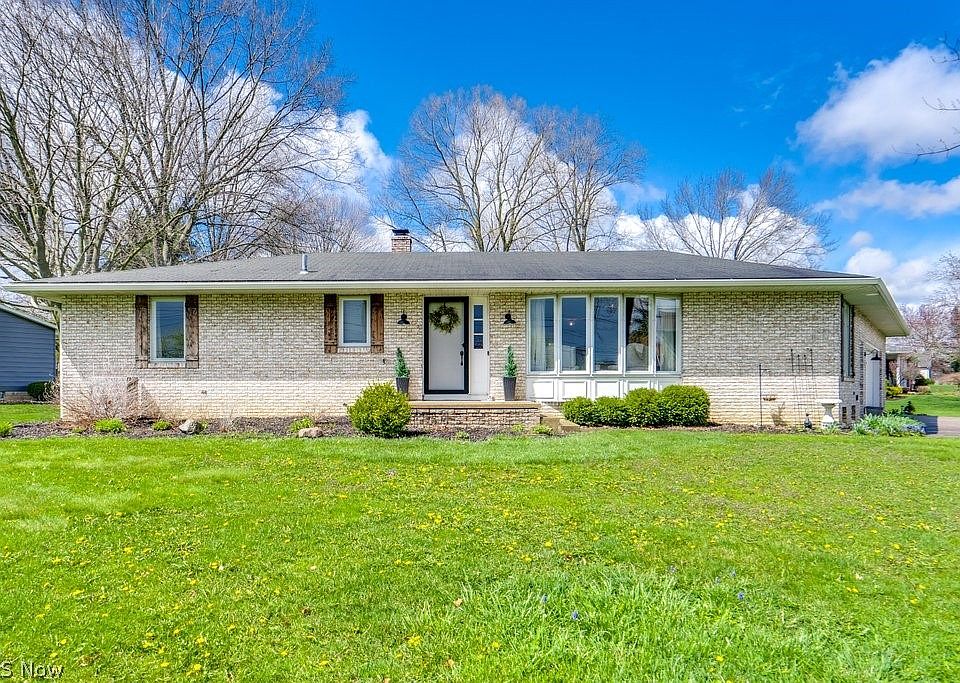 1st image of 405 Jerome Dr
