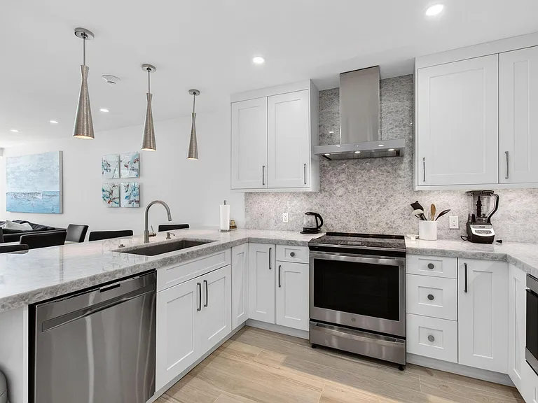 120 N Ocean Blvd #203 — Photo 22