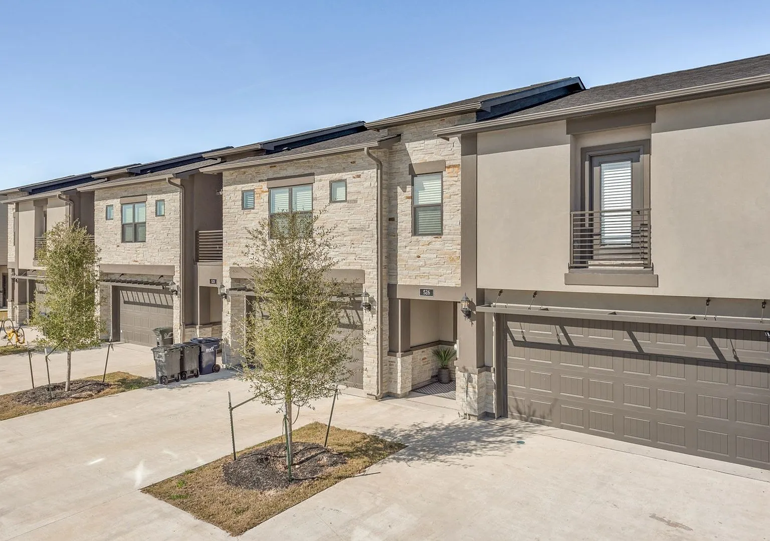 Now Pre-Leasing for June 2026! Well Appointed Townhomes with Fenced Backyards Close to Bus Stop &... — Photo 2
