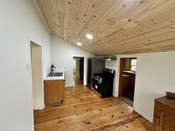 4th image of 767 Sherwood Rd