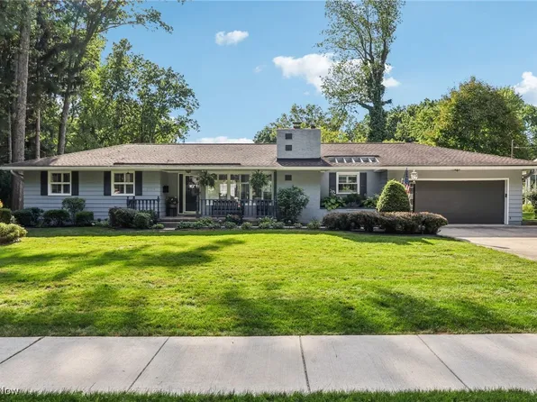 3054 Englewood Dr, Stow, OH 44224
