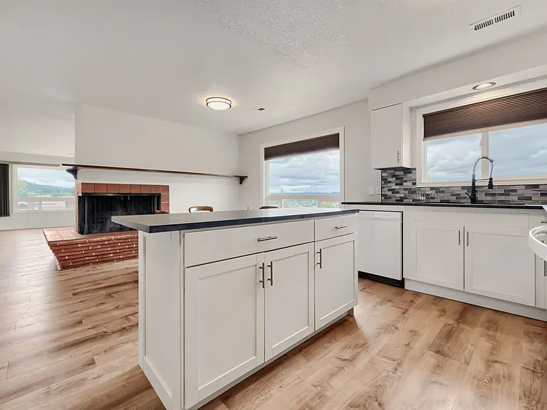 918 Jefferson St #918 — Photo 6