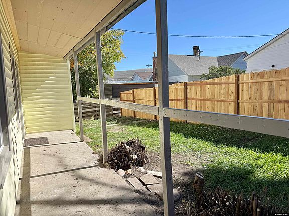 4th image of 610 Cedar Ave