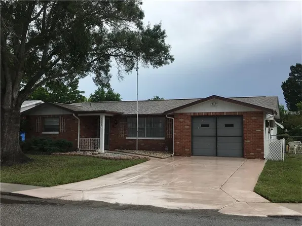 8628 Spanish Moss Dr, Port Richey, FL 34668