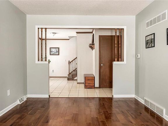 4th image of 8501 W 98th St