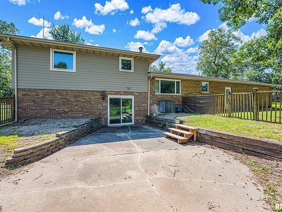 5th image of 217 E Lakeshore Dr