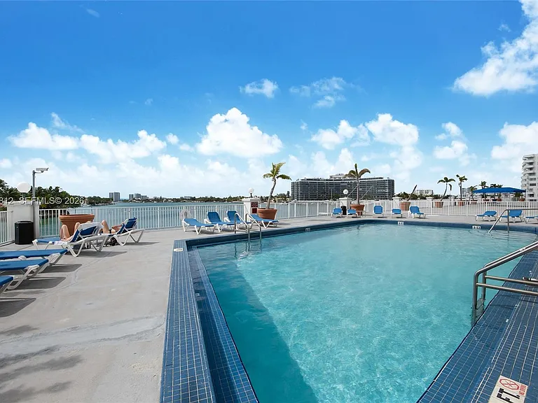 6770 Indian Creek Dr #15B — Photo 20