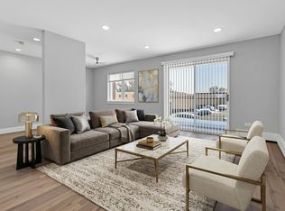 840 W College Blvd APT 301, Addison, IL 60101