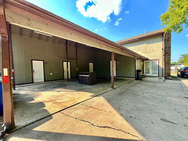 huge backyard with a lot of parking spots