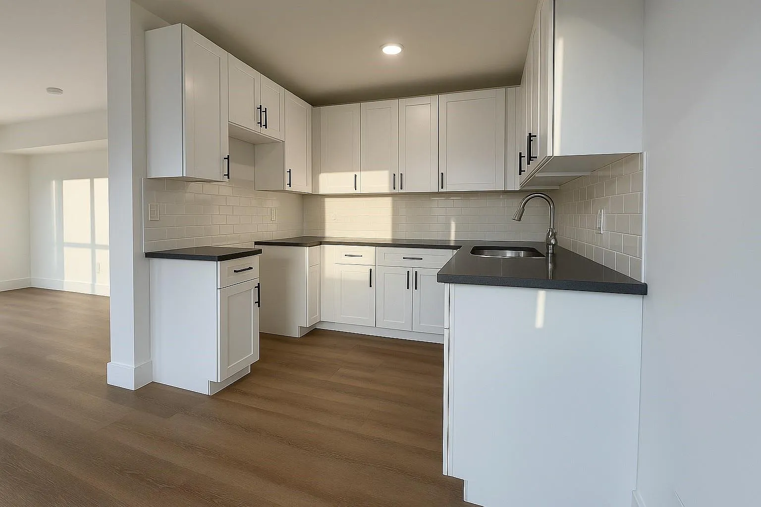 2 bed, 1.0 bath, 4588 sqft, $1,300 — Photo 2