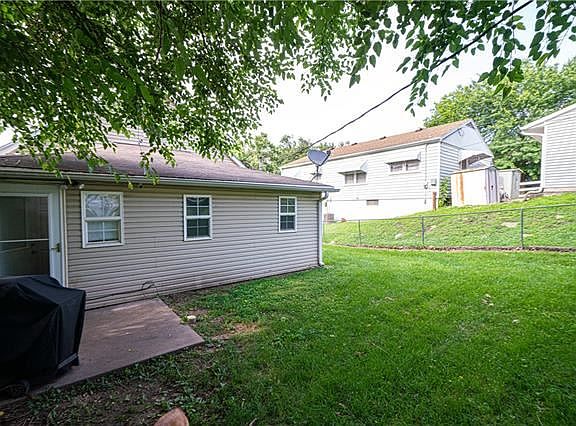 3rd image of 3220 Doniphan Ave