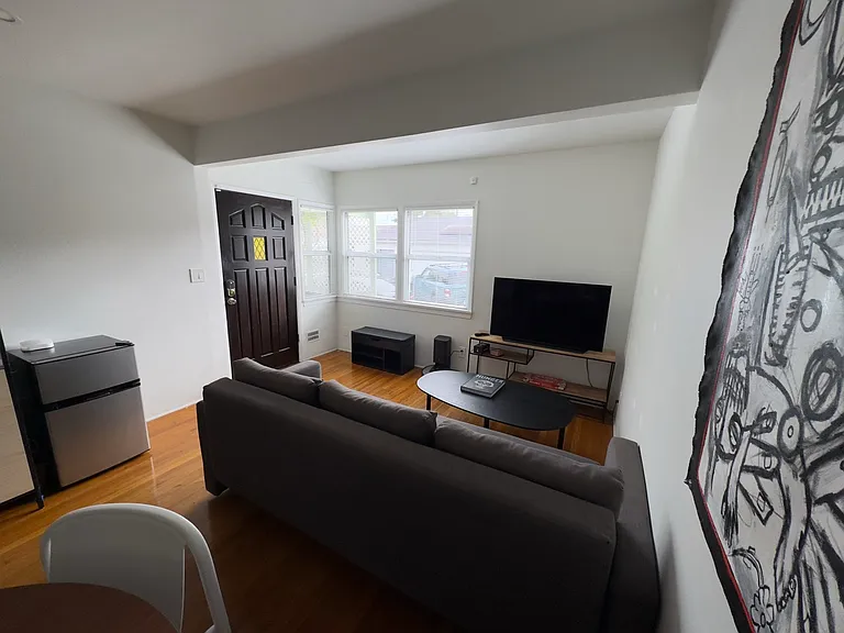 1044 Ocean Park Blvd #C — Photo 3