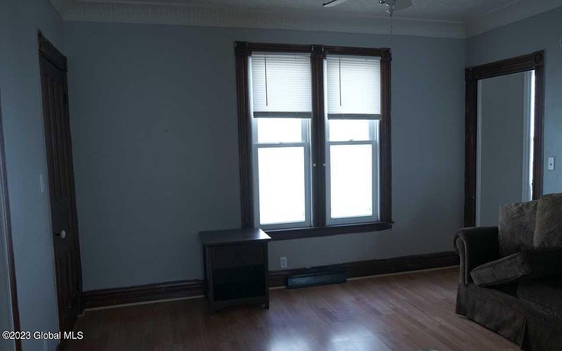 4th image of 1017-1019 Mathews Avenue