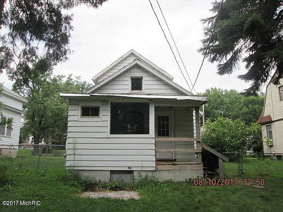 2nd image of 828 Hancock St SE