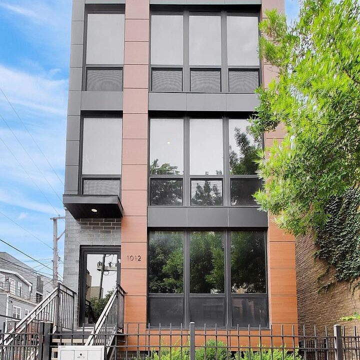 1st image of 1012 N Paulina St #2