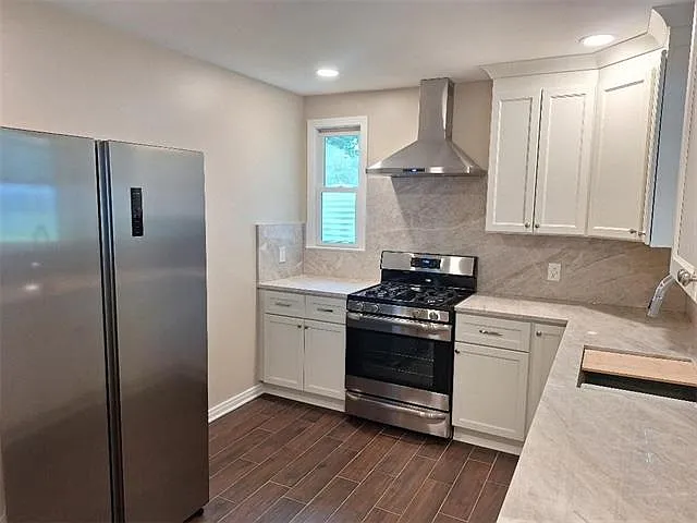 1719 Pace Blvd — Photo 2
