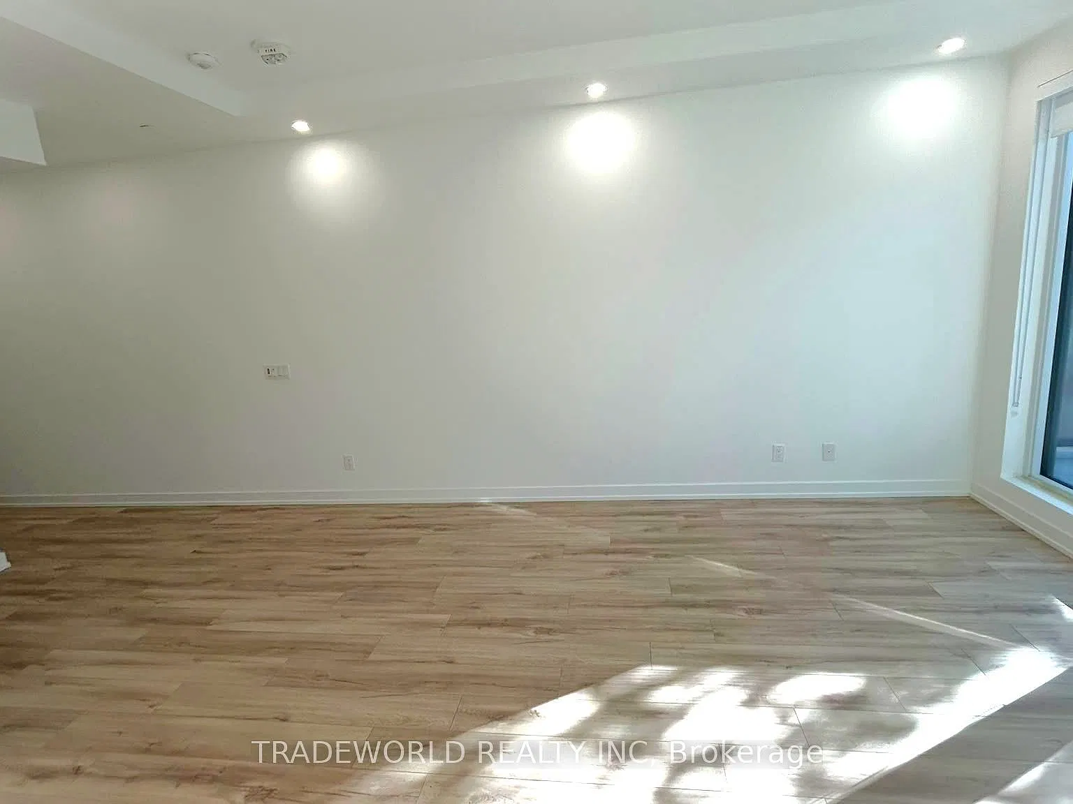 1 bed, $2,300 — Photo 4