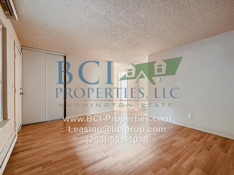 1122 Neil St NE — Photo 6