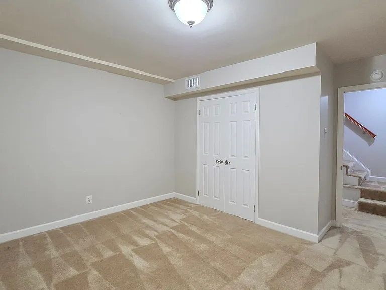 8201 Hensley Ct — Photo 25