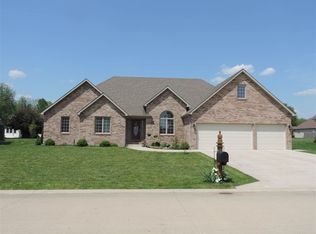 1016 Harbor Point Rd, Terre Haute, IN 47803