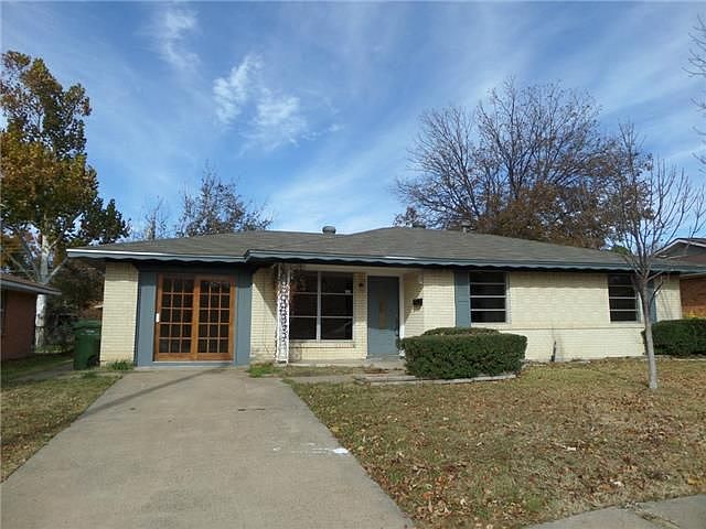1st image of 905 Monica Dr
