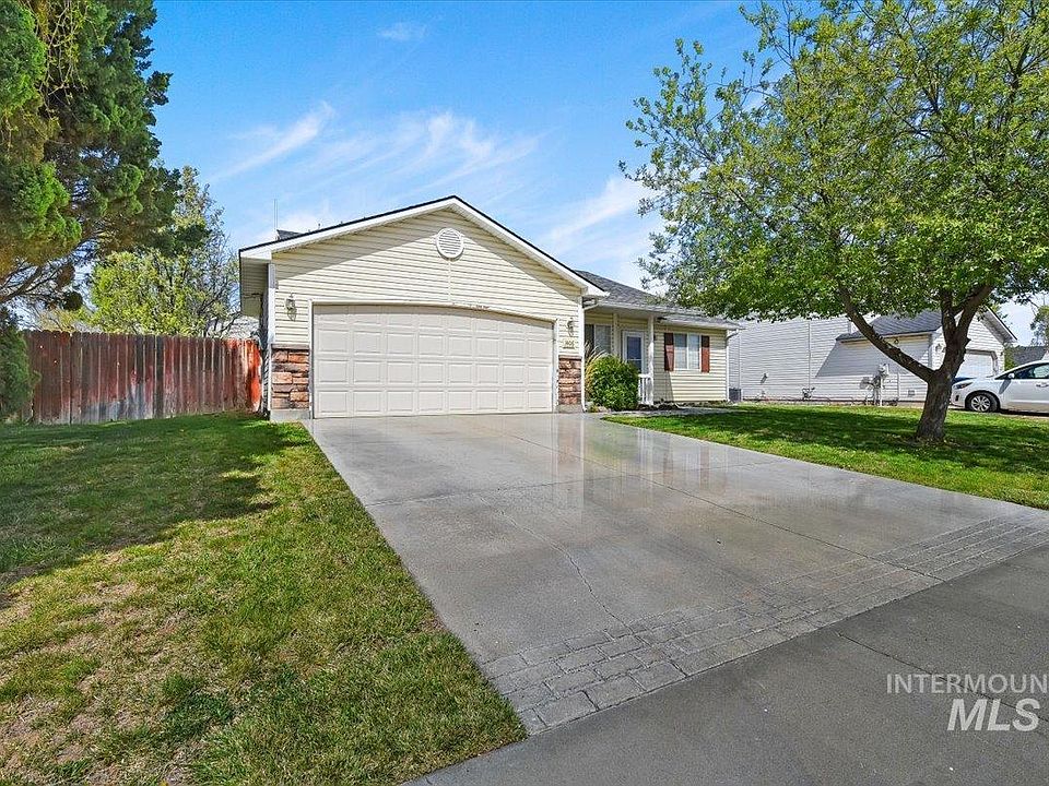 1st image of 1406 W Tamarack Dr
