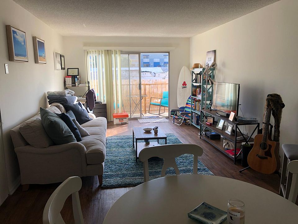 2nd image of 220 Bay St APT 108