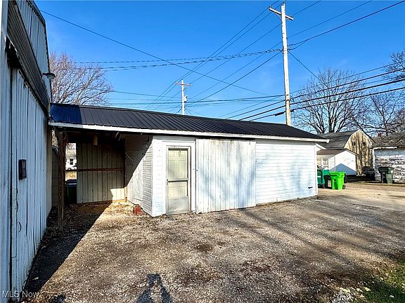 5th image of 914 S Lawn Ave