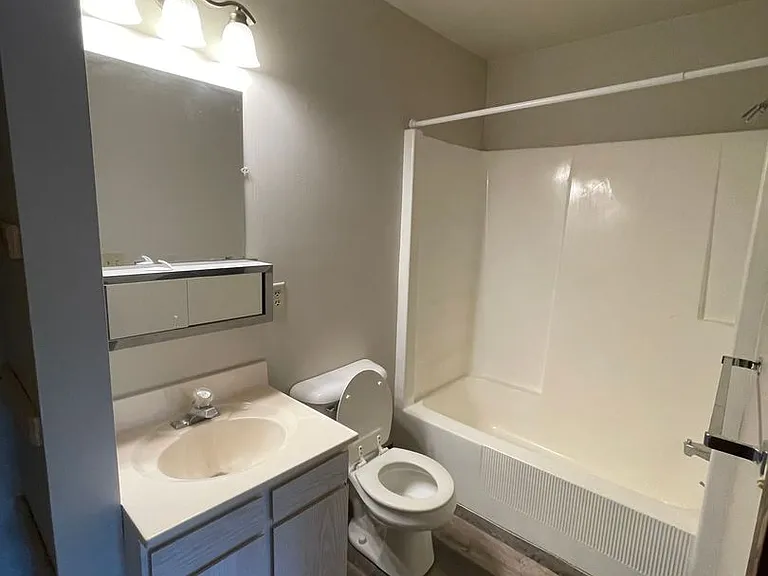 2828 Claudette St — Photo 18