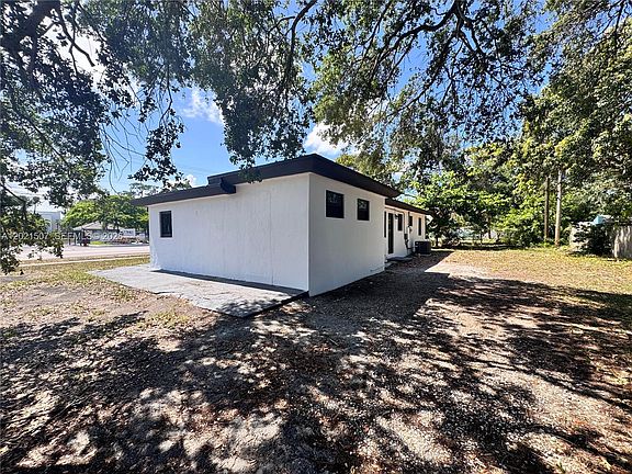 4th image of 16301 NW 32nd Ave